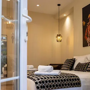 https://cloud-5-rooms.hotels-in-tirana.com